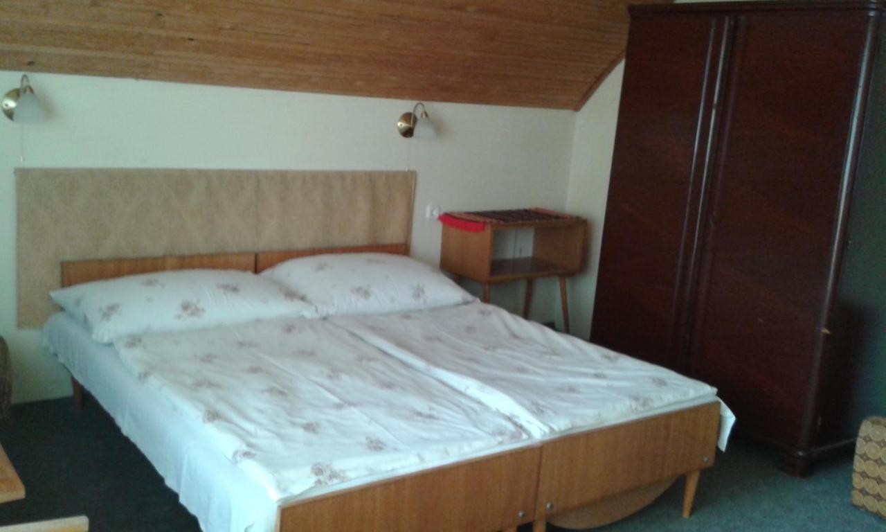 Hutter Vendeghaz Hotel Szantod Exterior photo