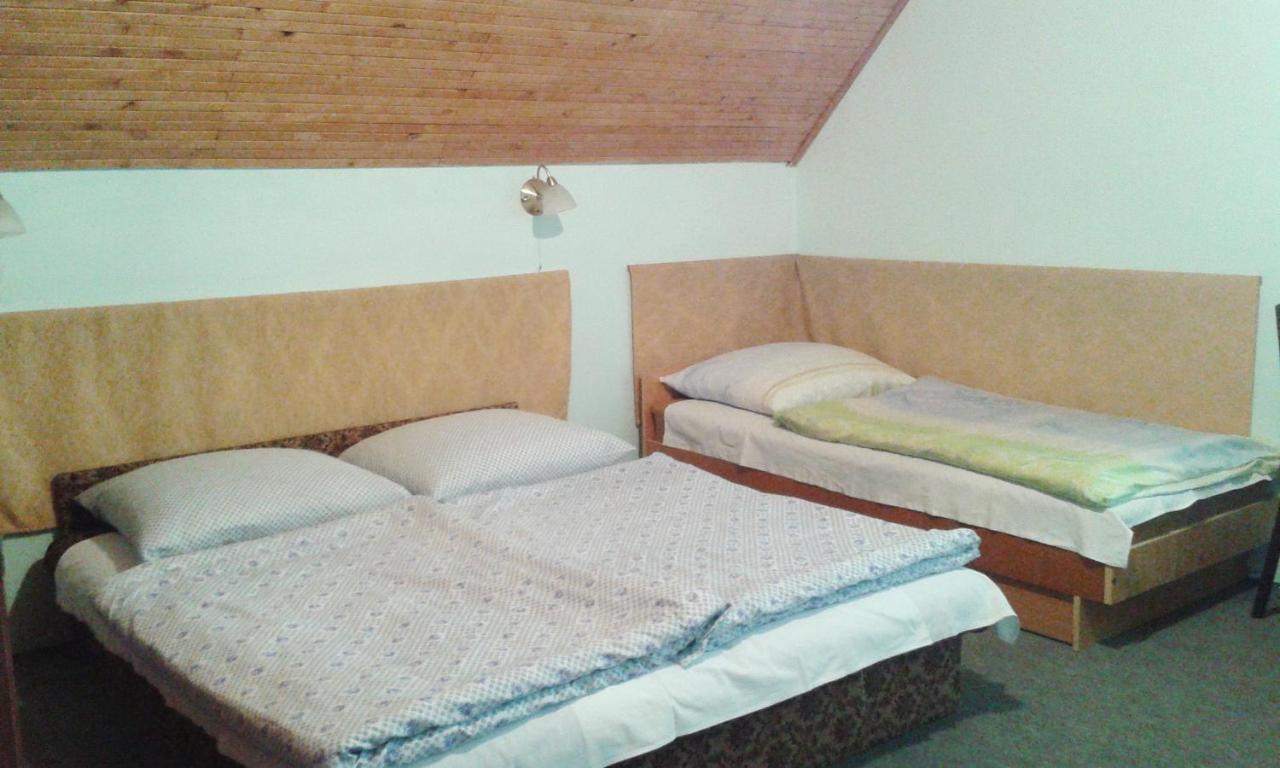 Hutter Vendeghaz Hotel Szantod Exterior photo